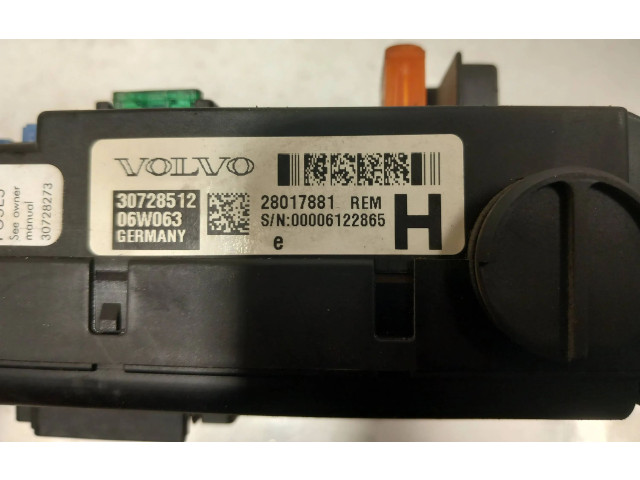Блок предохранителей 28017881, 28017881 Volvo V70