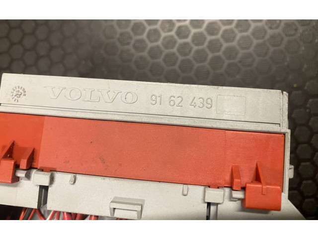 Блок предохранителей  9162439   Volvo S80    