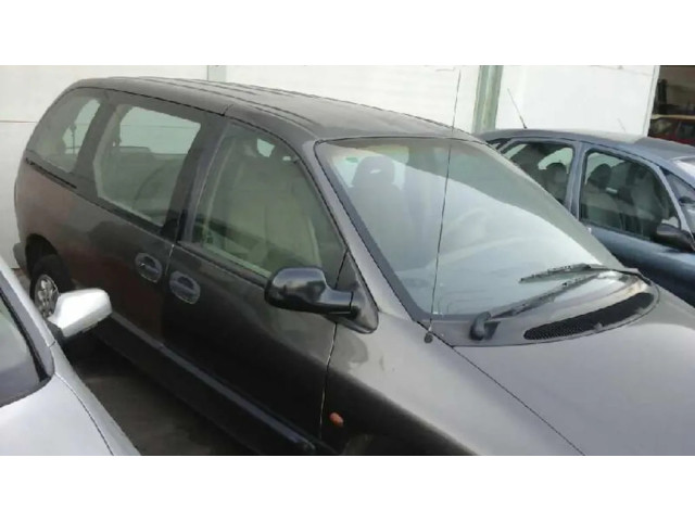 Интеркулер Chrysler Voyager 2.5