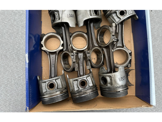 Поршень с шатуном LD28 12010V5762 Nissan Laurel