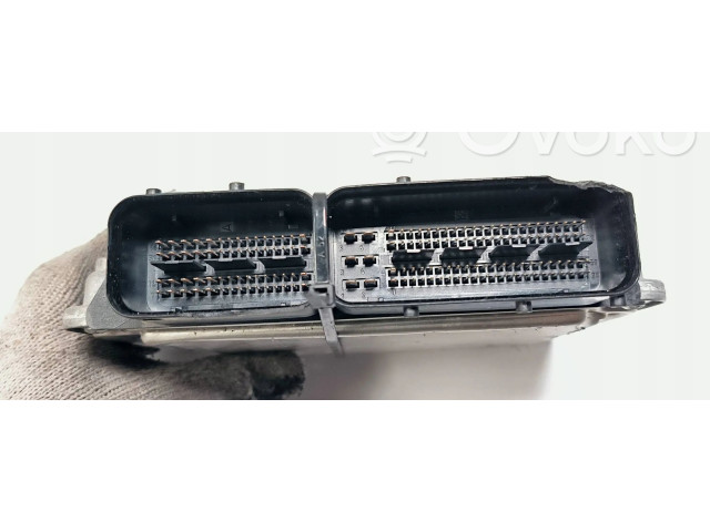 Блок управления двигателем Блок управления 05E907309   Skoda Karoq