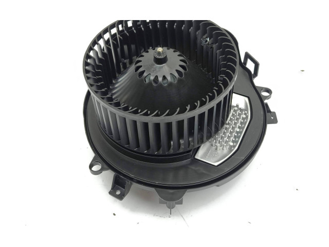 Вентилятор печки 5Q0907521F, 5WC819015 Skoda Octavia Mk4