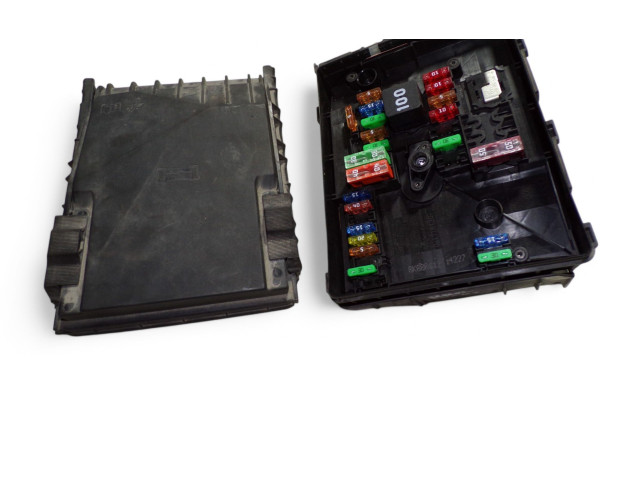   Pojistková skříňka 1K0937132F, 1K0937629A   Volkswagen Caddy 2012