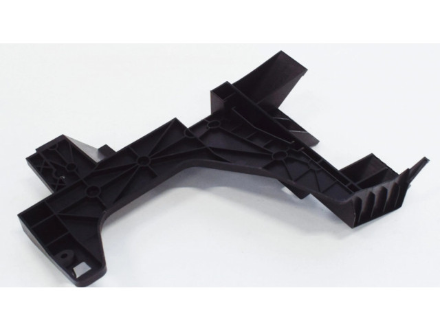 Передний держатель бампера