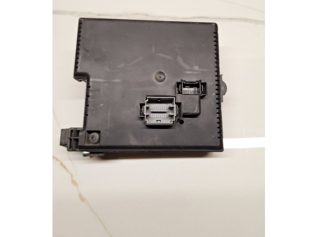 Блок предохранителей 30728512, 28017881   Volvo S60    