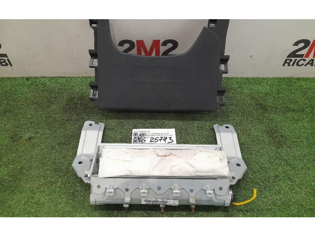 Подушка безопасности для колен 7030A241RHD, 4N13 Mitsubishi ASX