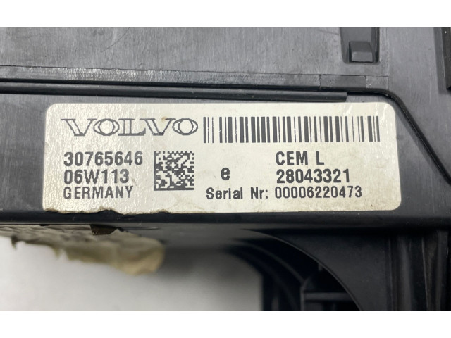 Блок предохранителей 30765646, 28043321 Volvo V70