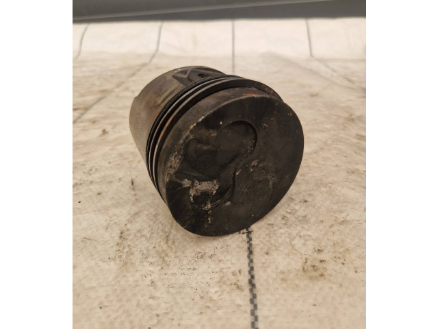 Píst J9648   Hyundai Galloper     