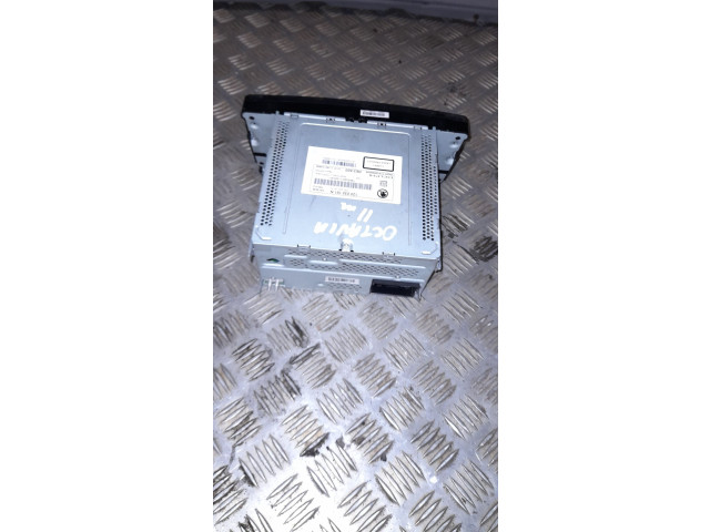 Радио/ проигрыватель CD/DVD / навигация