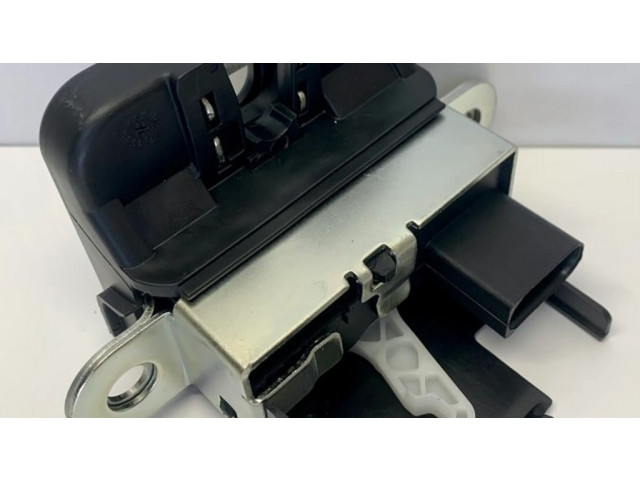 Замок задней крышки