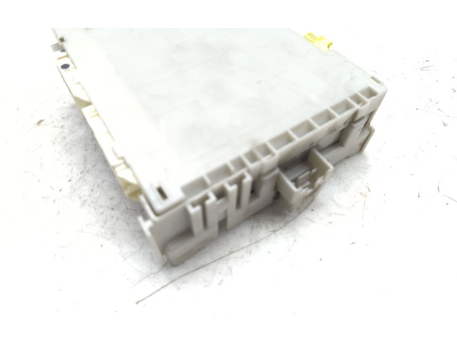 Pojistková skříňka 8273047450A Toyota Prius (XW30) 2010