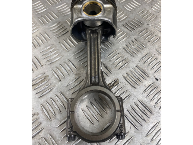  Поршень с шатуном CRLB 02604LA  Audi A3 S3 8V  