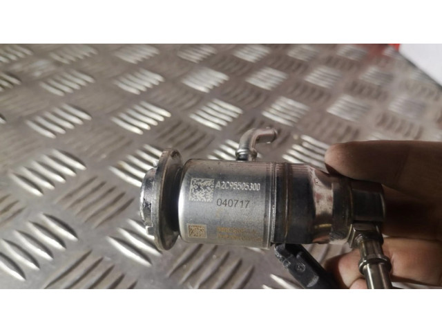 Vstřikovač A0004901613, 17T25803980 Mercedes-Benz E W212 pro naftový motor 2.2