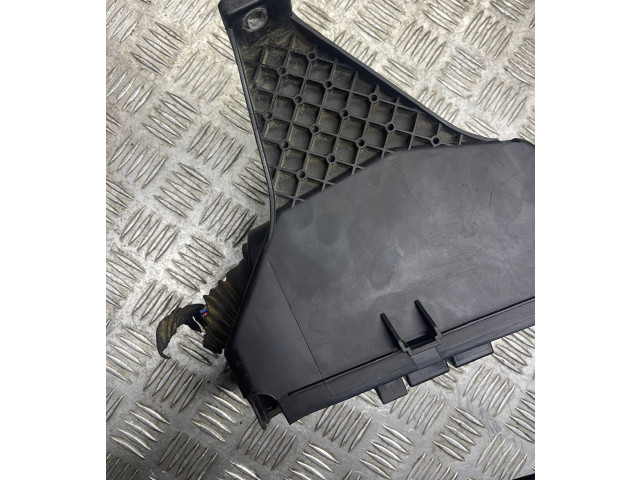 Блок предохранителей  9494210   Volvo V70    