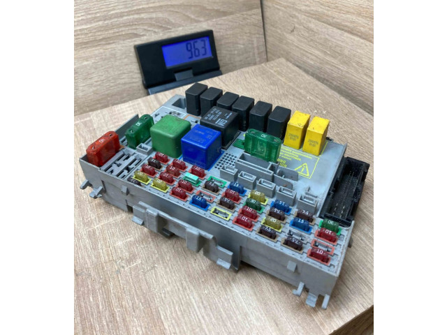 Pojistková skříňka 24412497 Opel Zfira A 1999