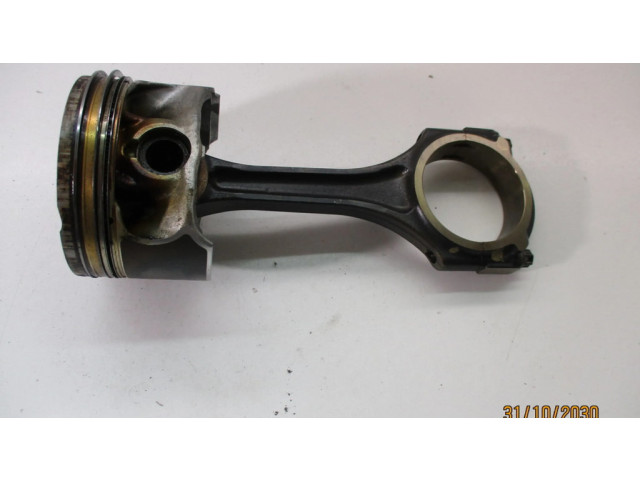 Píst 270920   Mercedes-Benz B W246 W242  pro benzínový / Газ motor 2.0 270.920 Benzinas-Dujos