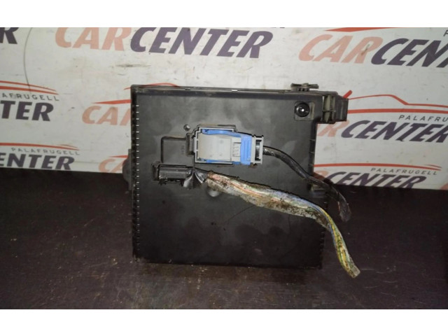 Блок предохранителей 28017881   Volvo XC90    