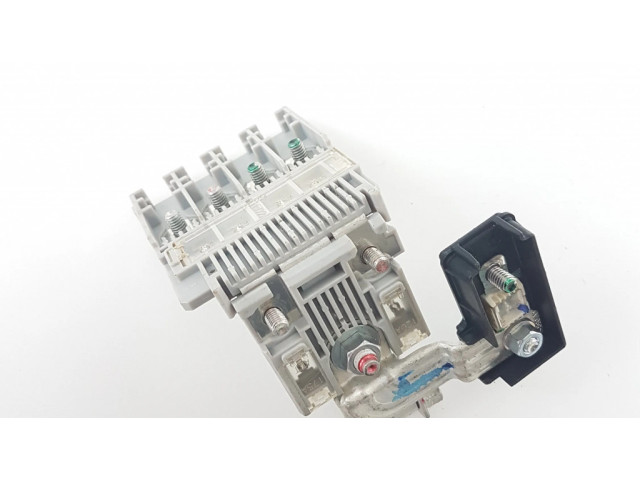 Узел подключения плюсовых проводов