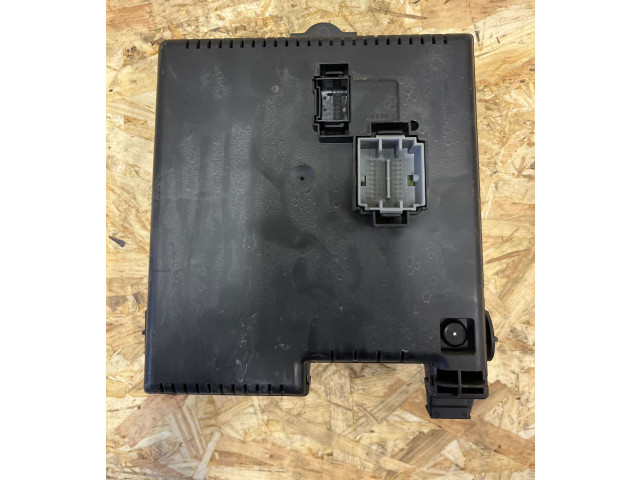 Блок предохранителей 30728512, 05W195   Volvo S60    