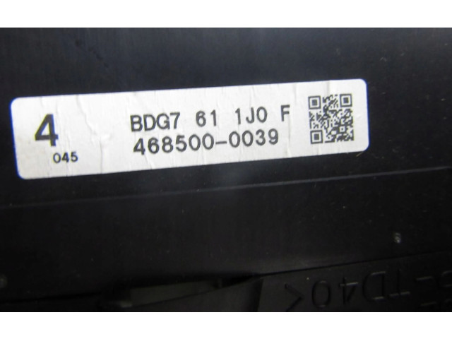 Дисплей    BDG7611J0   Mazda 3 II