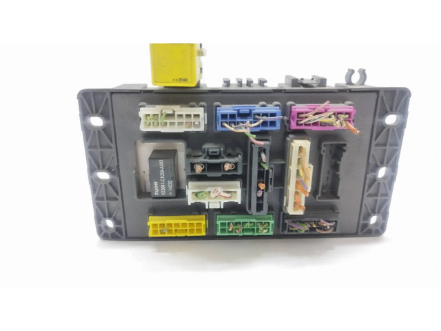 Блок предохранителей 518174602, YQE103139 Rover 75