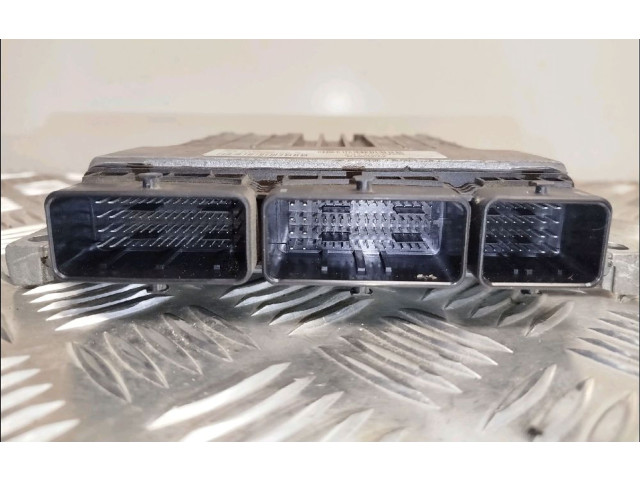 Блок управления двигателя 237102440R Dacia Duster