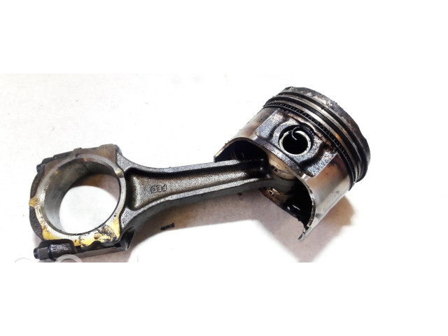 Píst KIA Clarus pro benzínový motor 2.0