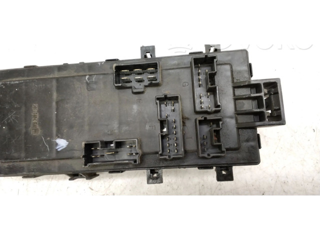 Блок предохранителей FC257EJ Mitsubishi Colt