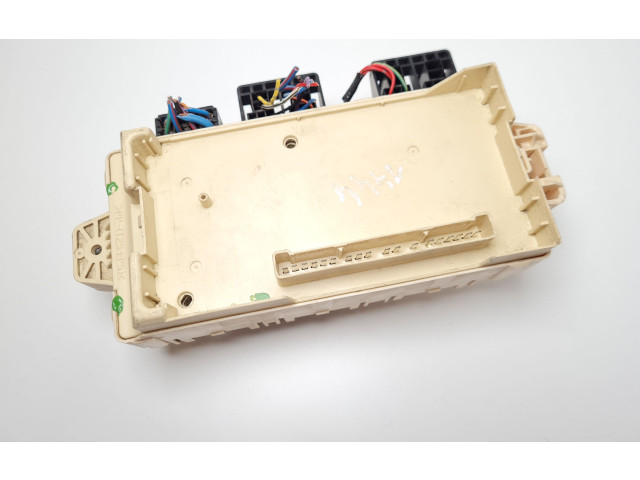   Pojistková skříňka    Mitsubishi Pajero 2001