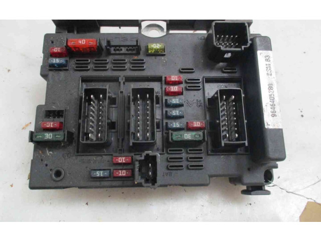Блок предохранителей 9646405280, 22300956 Citroen Xsara