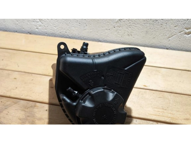 Расширительный бачок охлаждающей жидкости