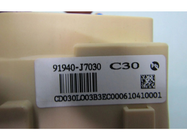 Блок предохранителей  91940J7030   KIA Ceed    