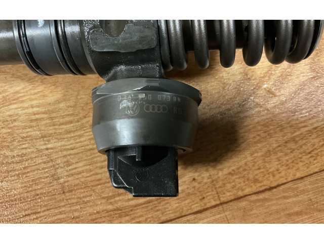 Vstřikovač 038130073BN   Volkswagen Caddy     