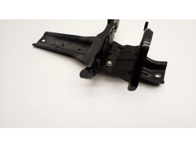 Другая деталь отсека двигателя