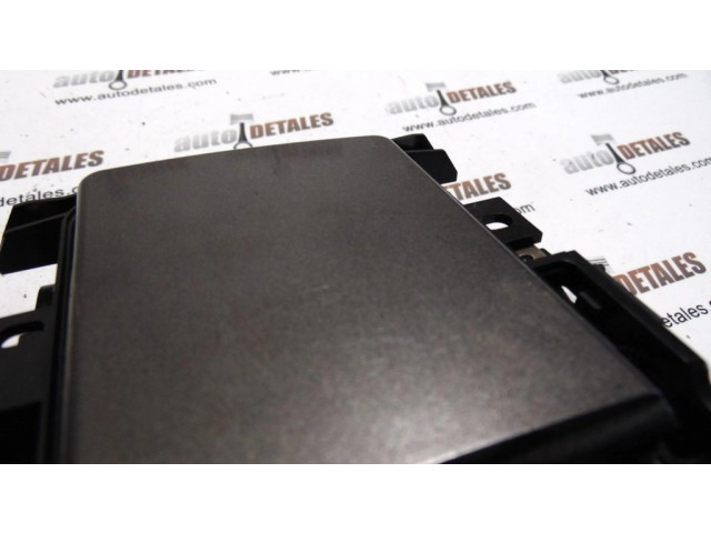 Передний держатель чашки