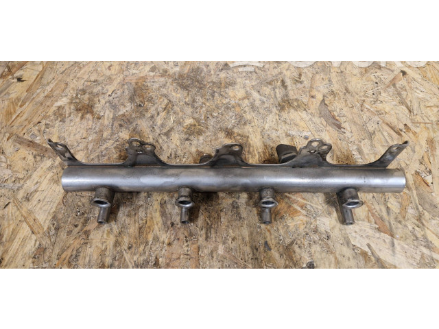 Топливная рампа 06F133317L Audi A3 S3 8P