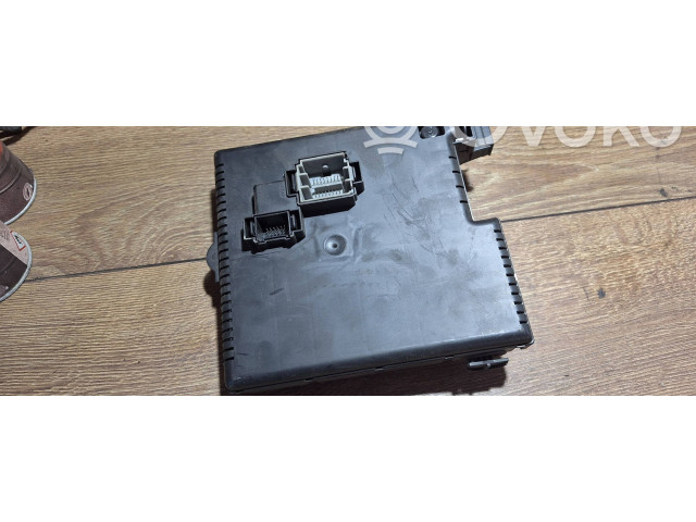 Блок предохранителей 30786646   Volvo S60    