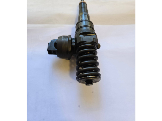 Форсунка 038130073BQ    Volkswagen PASSAT B6   