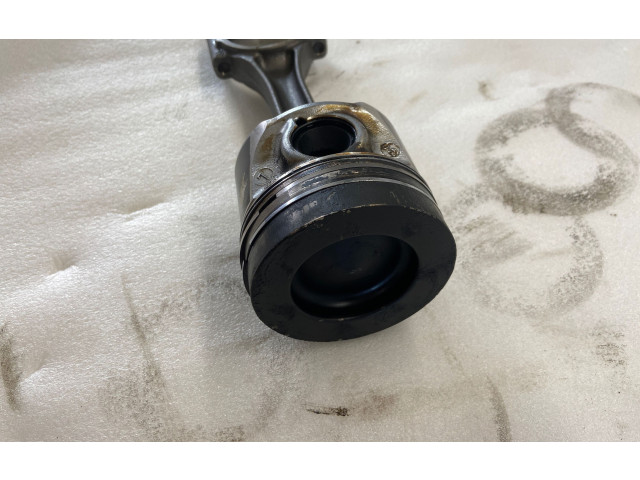 Поршень с шатуном 79l98 Volkswagen Caddy