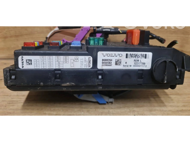 Блок предохранителей  8688264   Volvo V70    