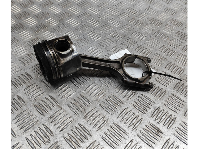  Поршень  31339777, 31401216  Volvo V60  