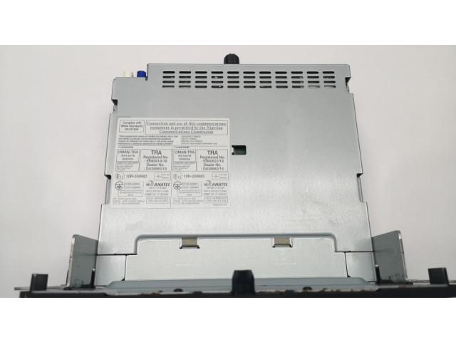 Радио/ проигрыватель CD/DVD / навигация