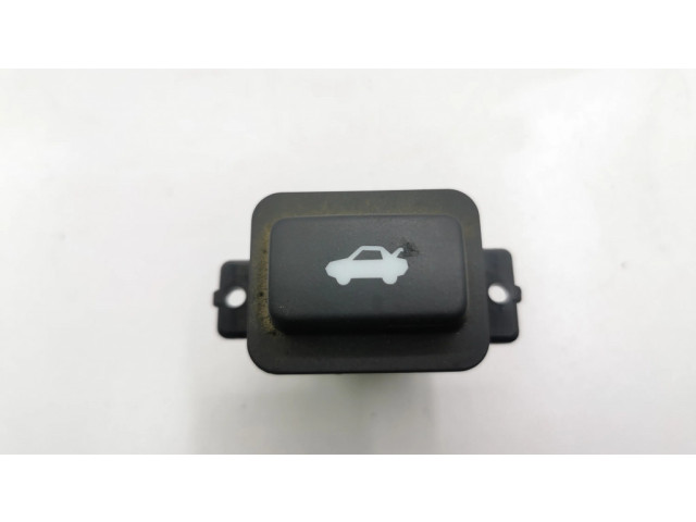 Выключатель открытия задней двери