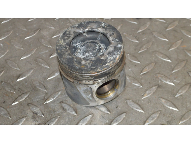 Píst 8349F, 65100 Mercedes-Benz C W204 OM 651.911