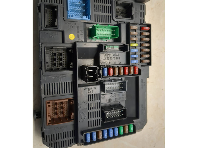 Блок предохранителей 9807532080, E1095294 Peugeot 2008 I