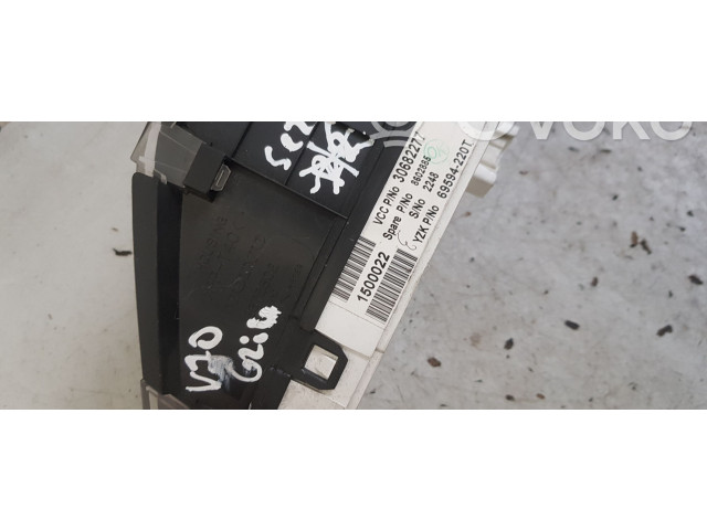 Панель приборов 30682277, 8602885   Volvo V70       