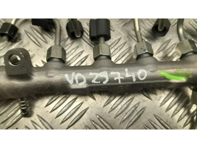 Топливная рампа 04L130764E   Skoda Octavia Mk4 2.0 