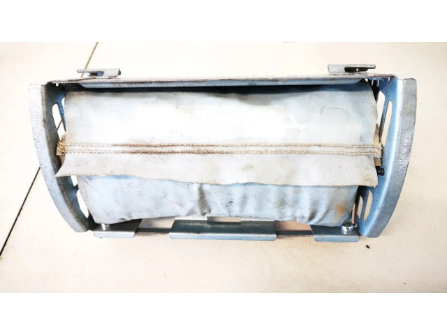 Подушка безопасности пассажира Mitsubishi Carisma