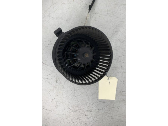 Вентилятор печки 272107294R Dacia Duster