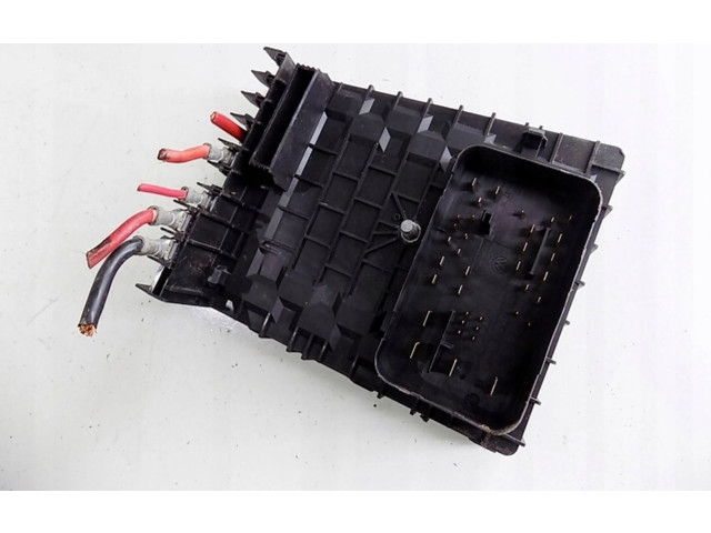 Блок предохранителей 1e010708503 Skoda Octavia Mk2 (1Z)